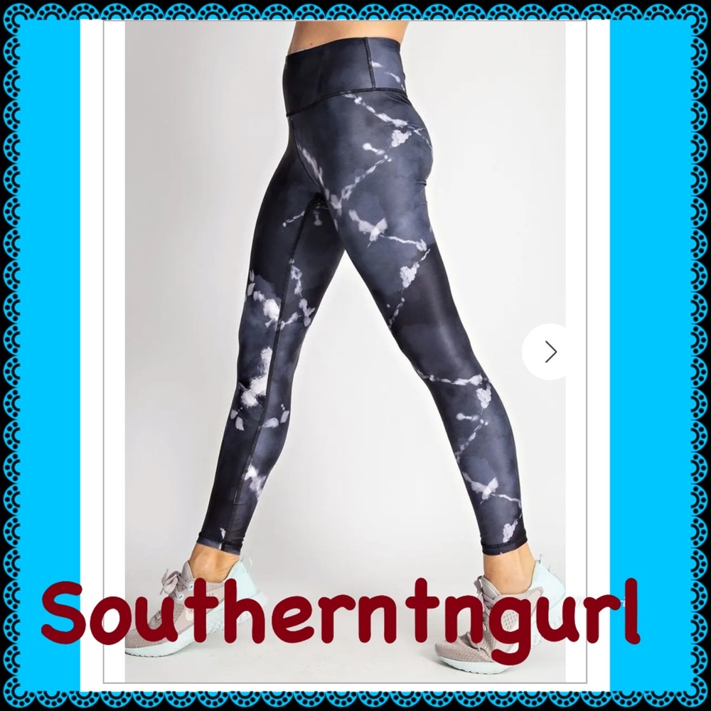 NWT Rae Mode Perfect pair of Tie Dye Lightning Buttery Soft leggings